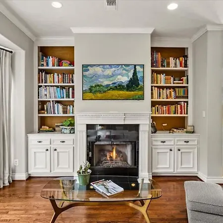 Private 3-Story Home - Near Med Center - Museums